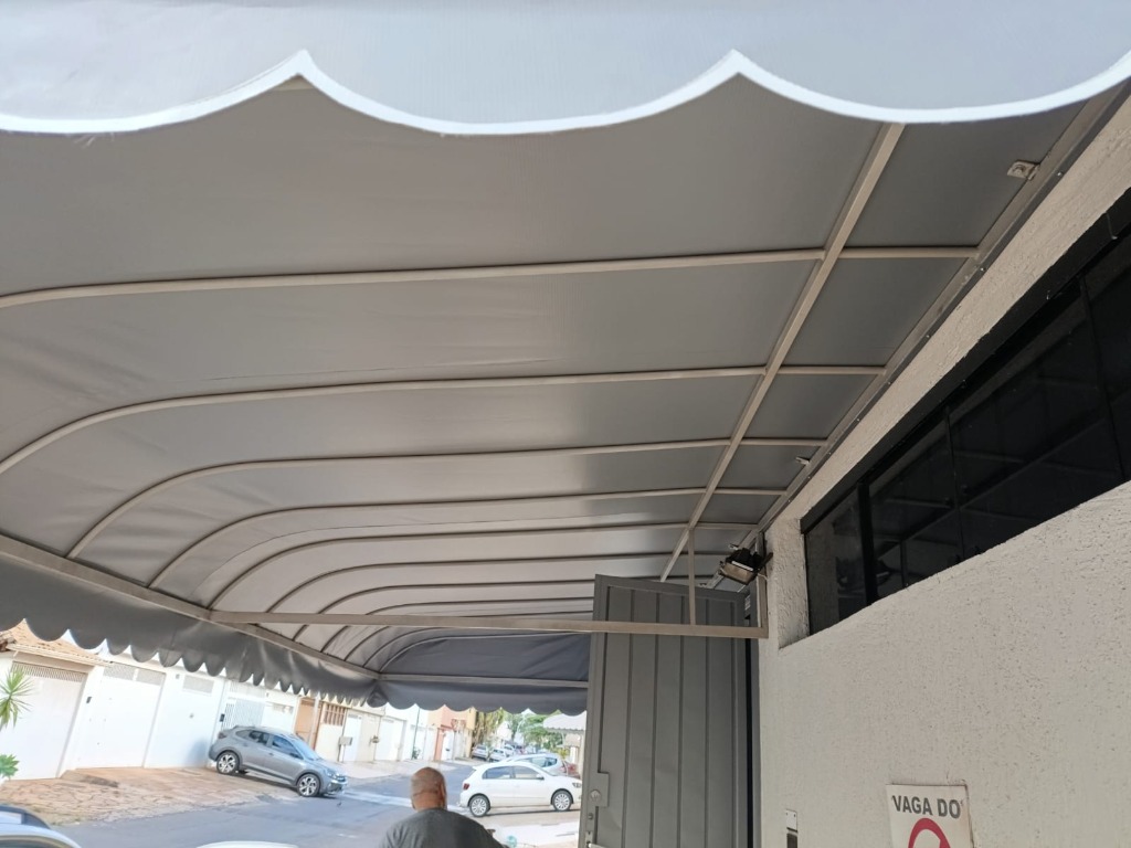 Troca de lona PVC de toldo fixo realizada pela Cerrado em Brasília